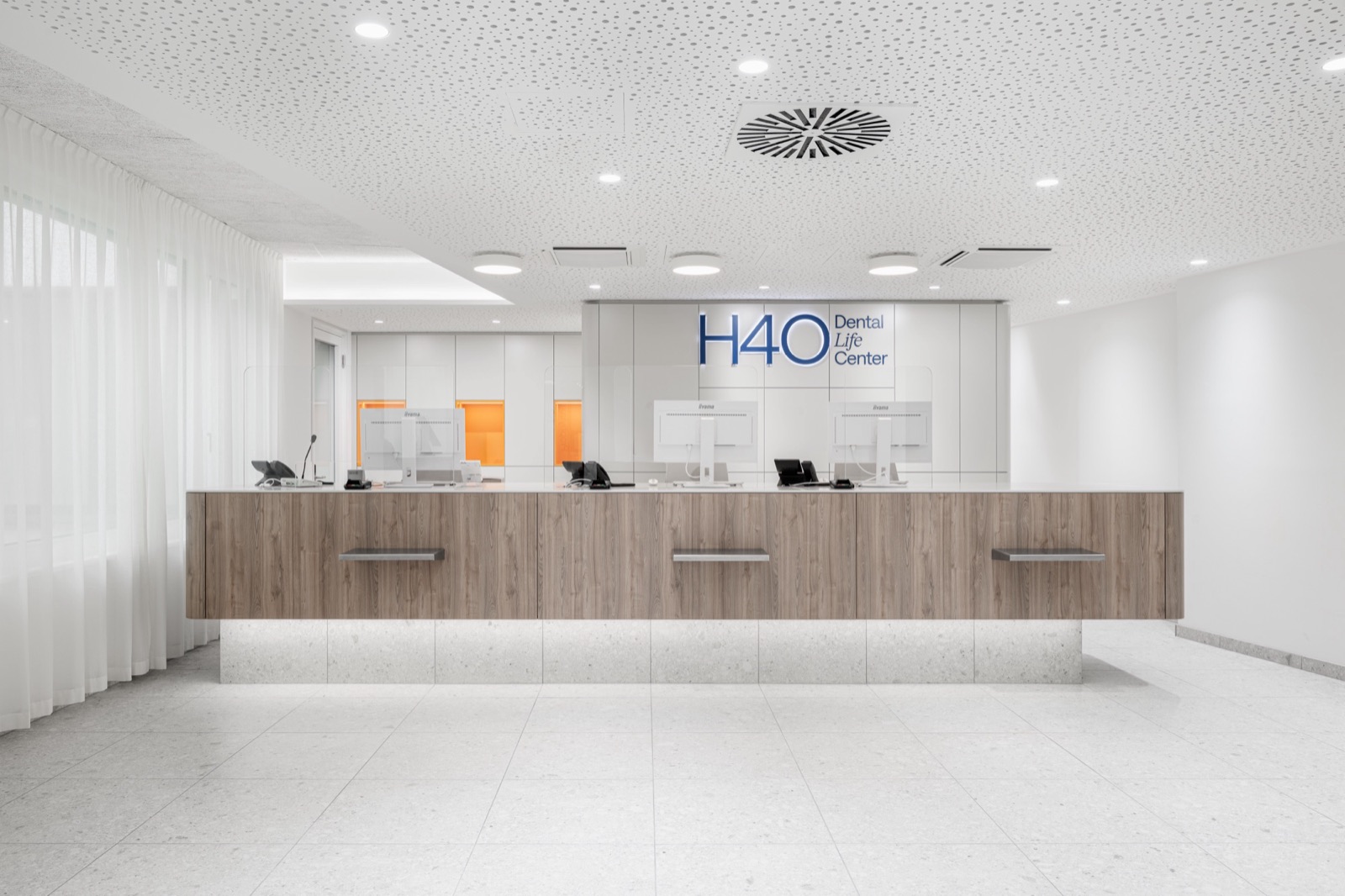 Zentraler Empfang des H4O Dental Life Centers