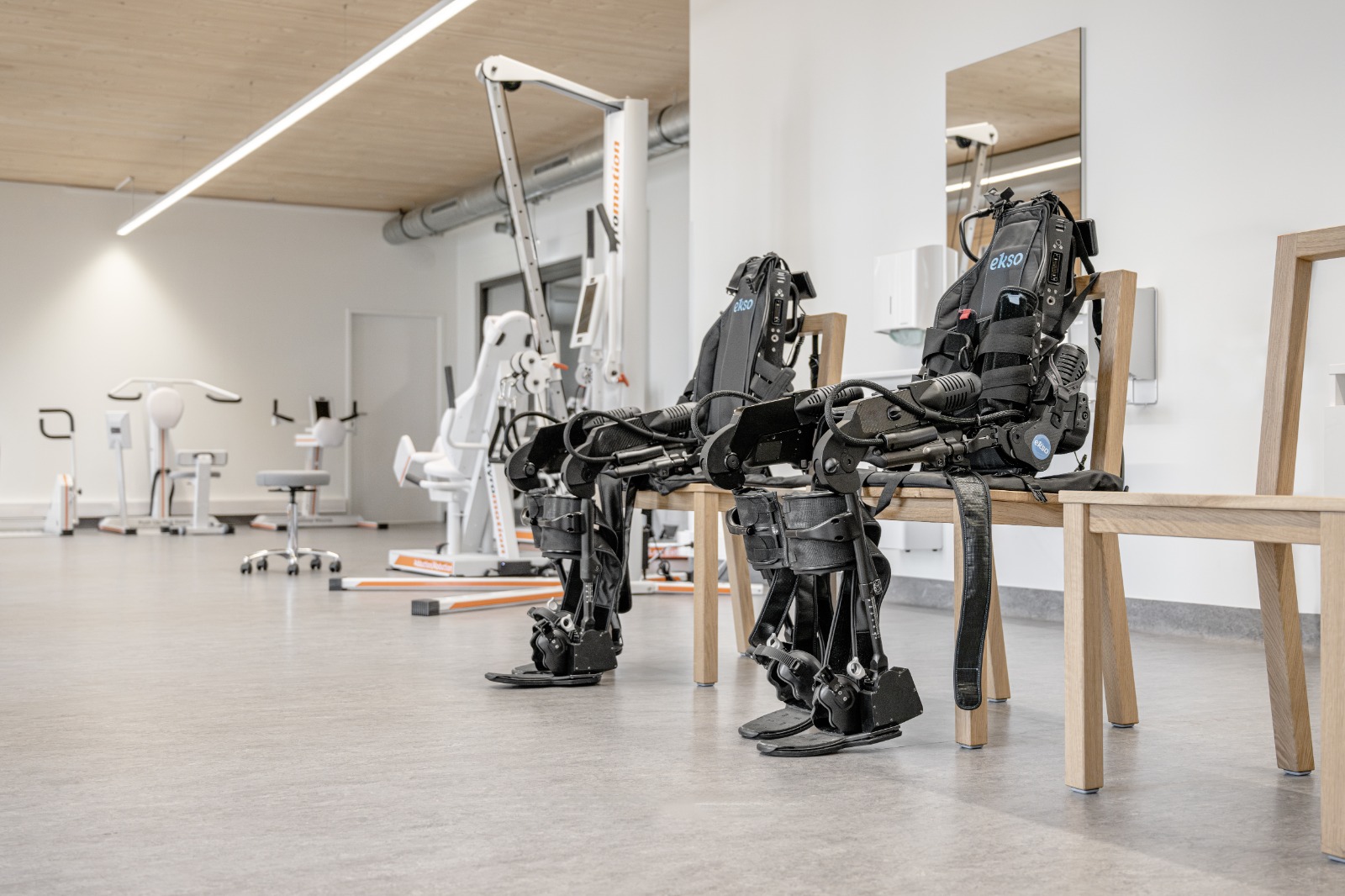 Robotische Exoskelette im Tech2people Therapiezentrum